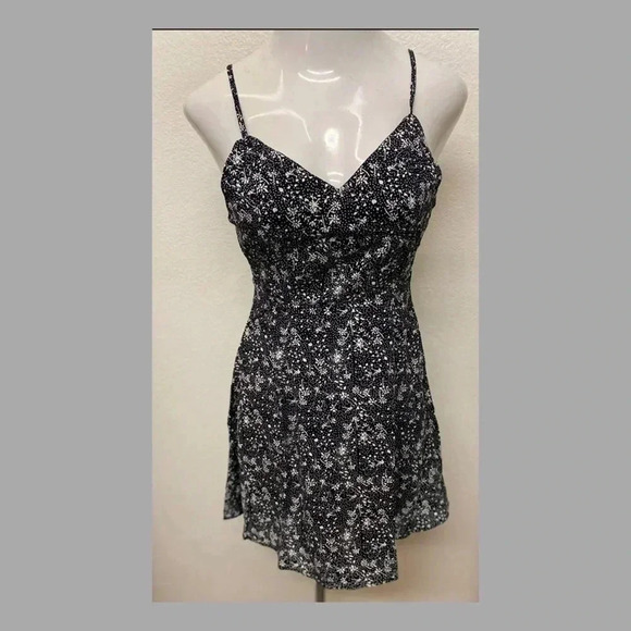 🆕Floral Spaghetti Straps Mini Dress S🆕 - Picture 2 of 6